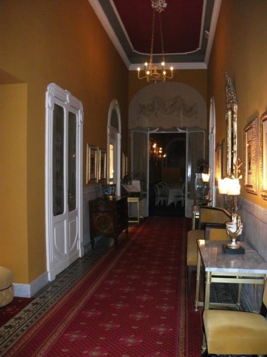 Einer der Flure im Hotel Grand Hotel Tremezzo