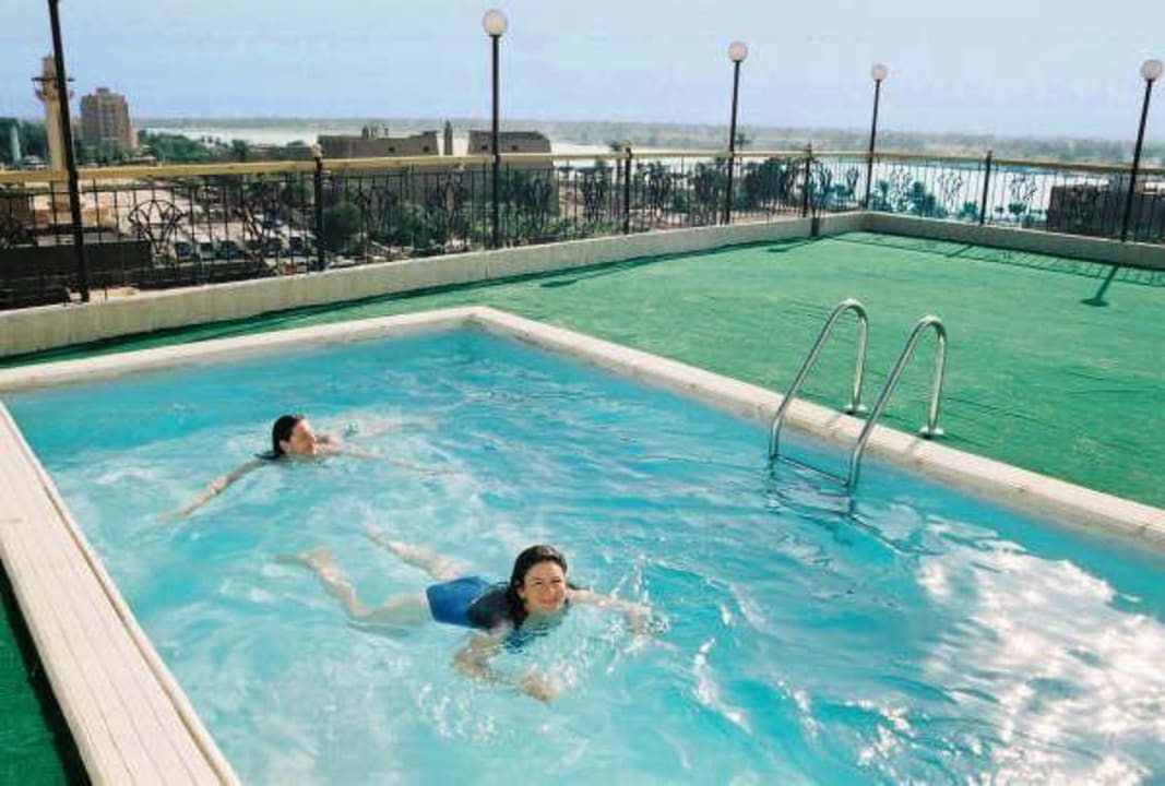 Pool facilities Hotel Susanna