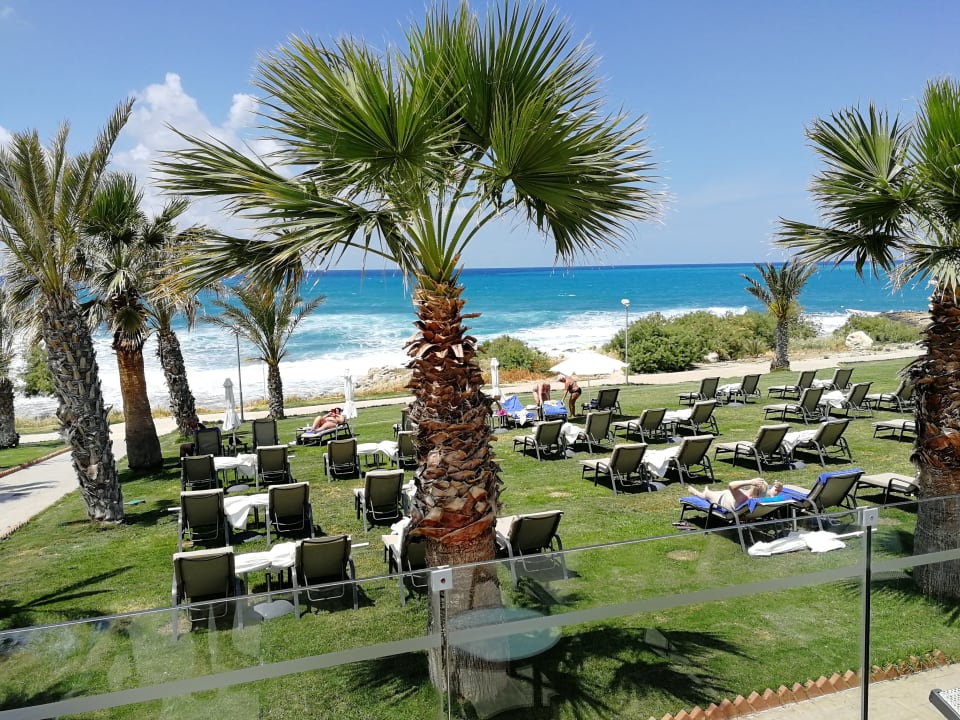 Strand Louis Paphos Breeze