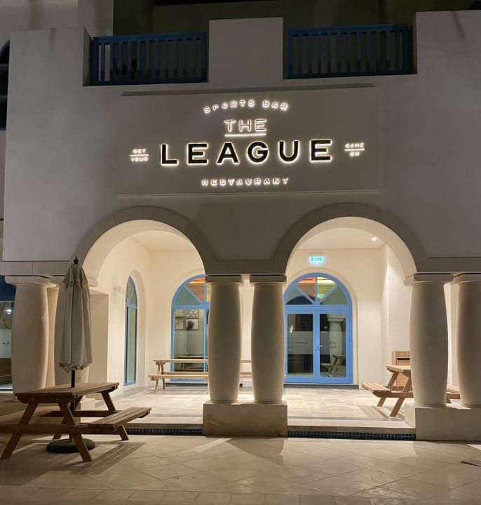 Gastro Hilton Salwa Beach Resort and Villas