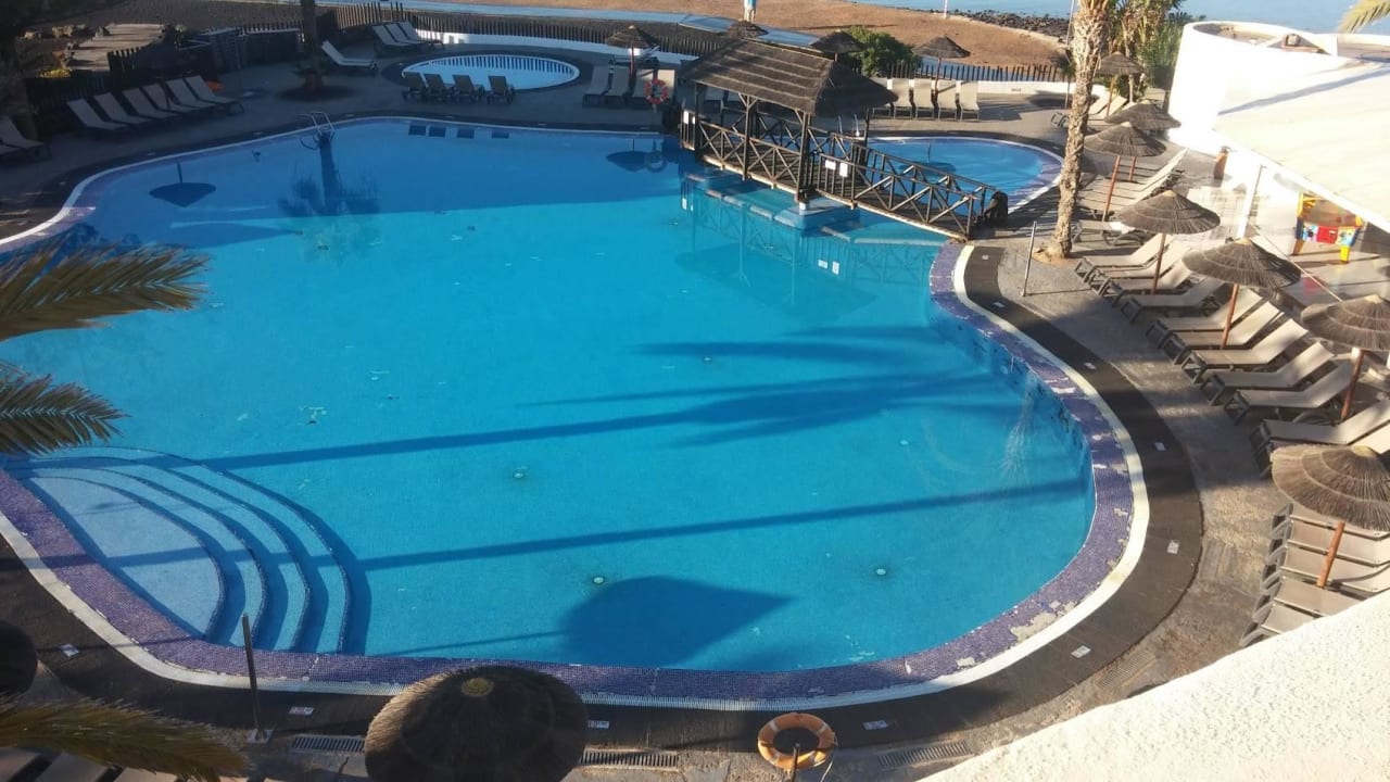 Pool needing a bit of TLC Barceló Fuerteventura Castillo