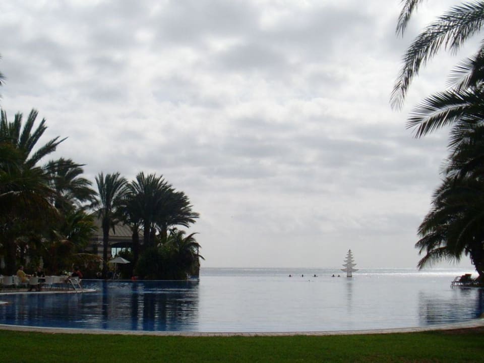 Trüber Tag am Pool Lopesan Costa Meloneras, Resort & Spa