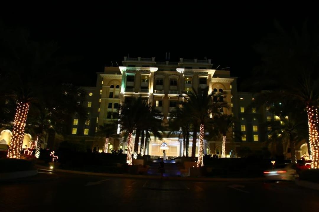 Zufahrt zum Hotel The Westin Dubai Mina Seyahi Beach Resort & Marina