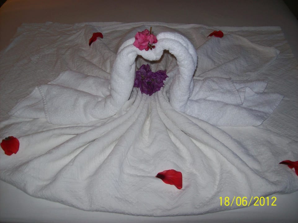 Schwäne aus Handtüchern geformt Kırbıyık Resort Hotel - Alanya