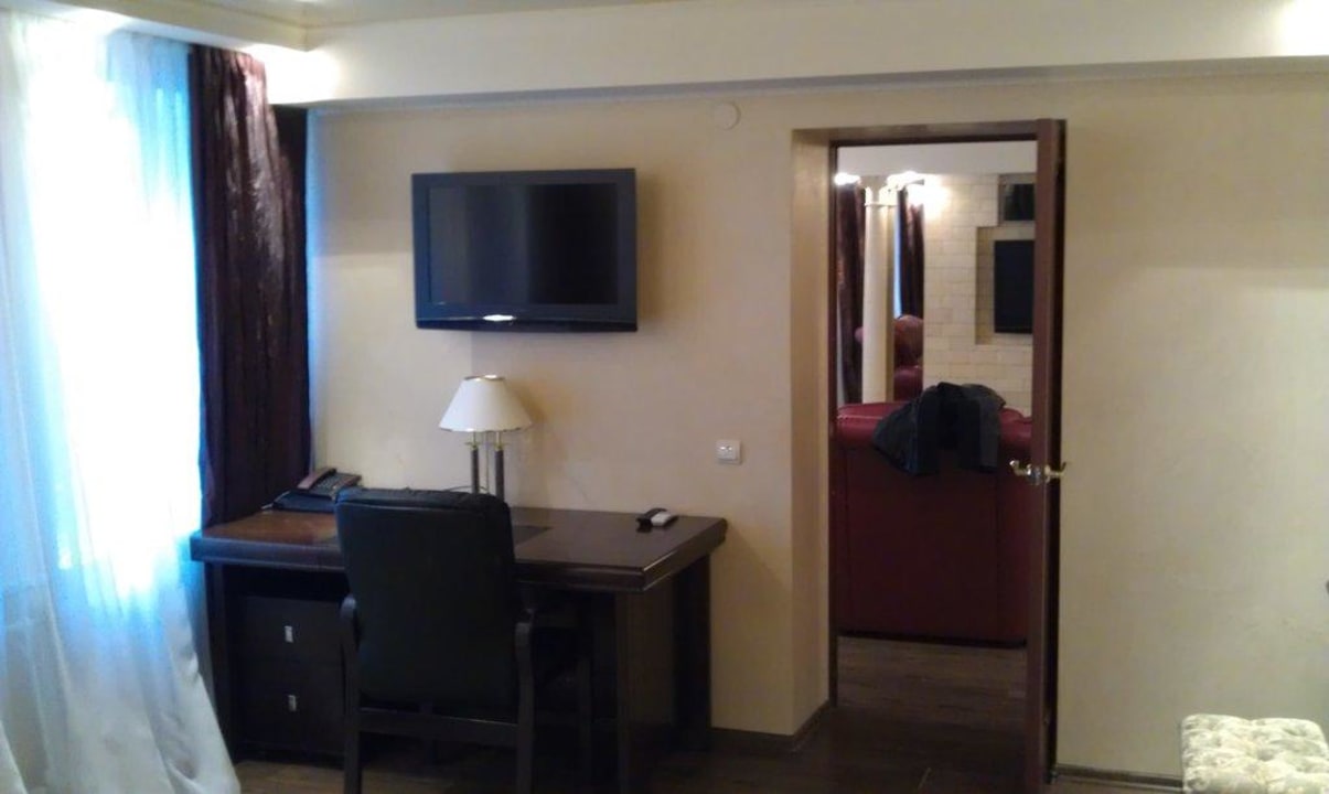 Schreibtisch/Arbeitsecke im Schlafzimmer Hotel Volga