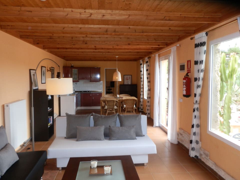 Wohnraum mit Küche + Eßecke der Ferienwohnung C Finca Arico