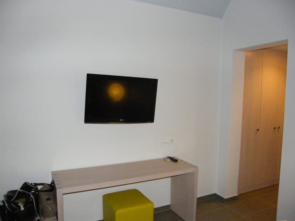 Kącik TV Hotel Kakkos Bay