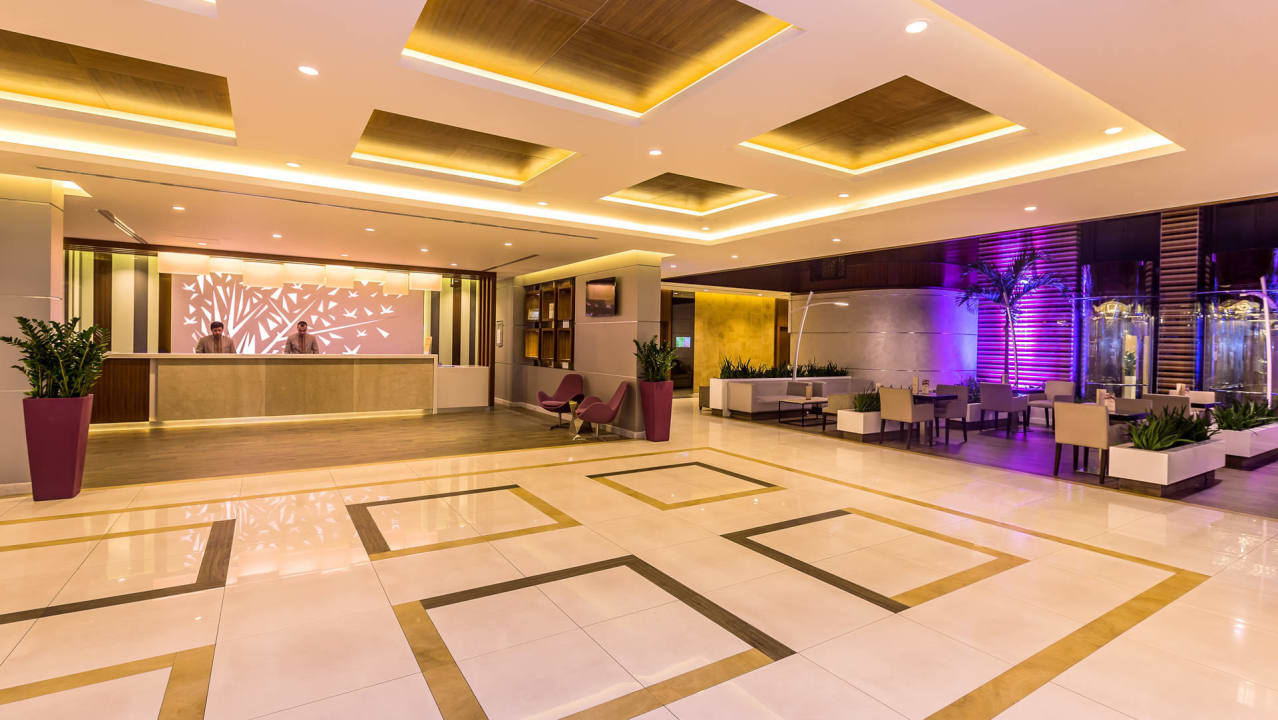 Flora Grand Lobby Lotus Retreat Hotel