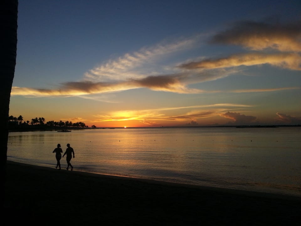 Spaziergang beim Sonnenuntergang Bahia Principe Luxury Bouganville
