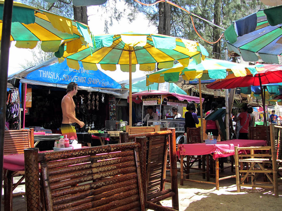 Strandrestaurants und Shops Sunprime Kamala Beach