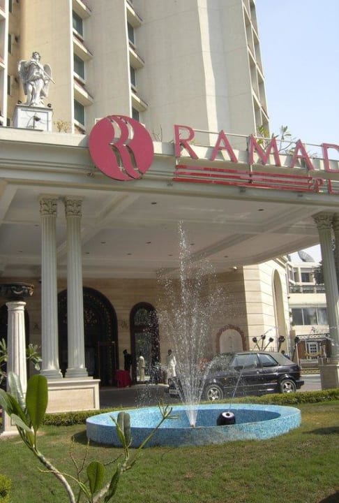 Ramada Plaza, Eingang The Royal Plaza Hotel