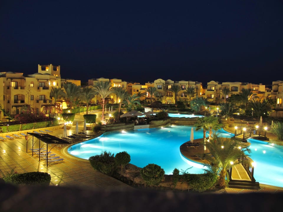 Pool bei Nacht Steigenberger Coraya Beach - Adults only