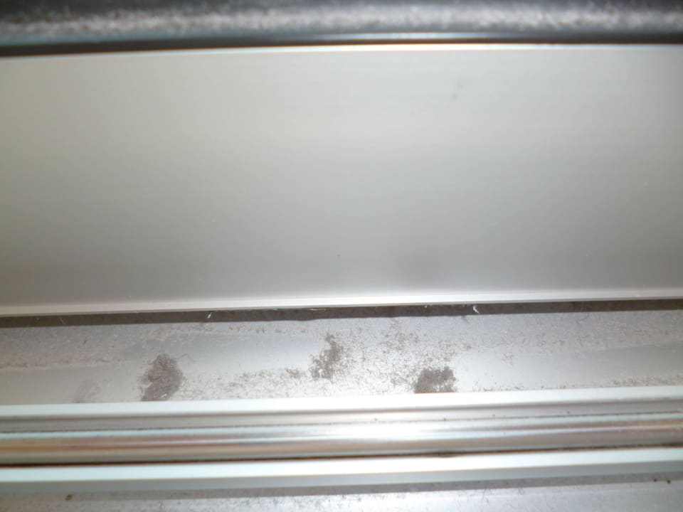 Fensterahmen im Zimmer Opia Hotel