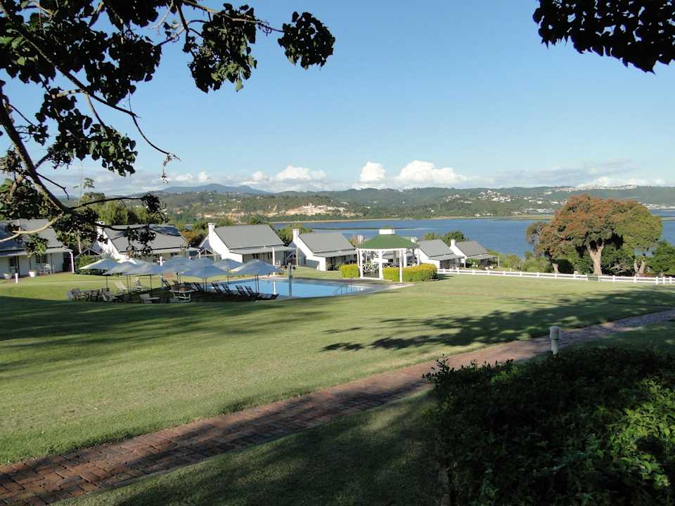 Gartenanlage mit Pool Hotel Belvidere Manor