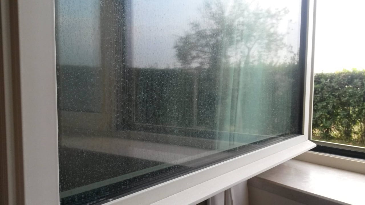 Fenster - ohne Aussicht! Lake Garda Resort