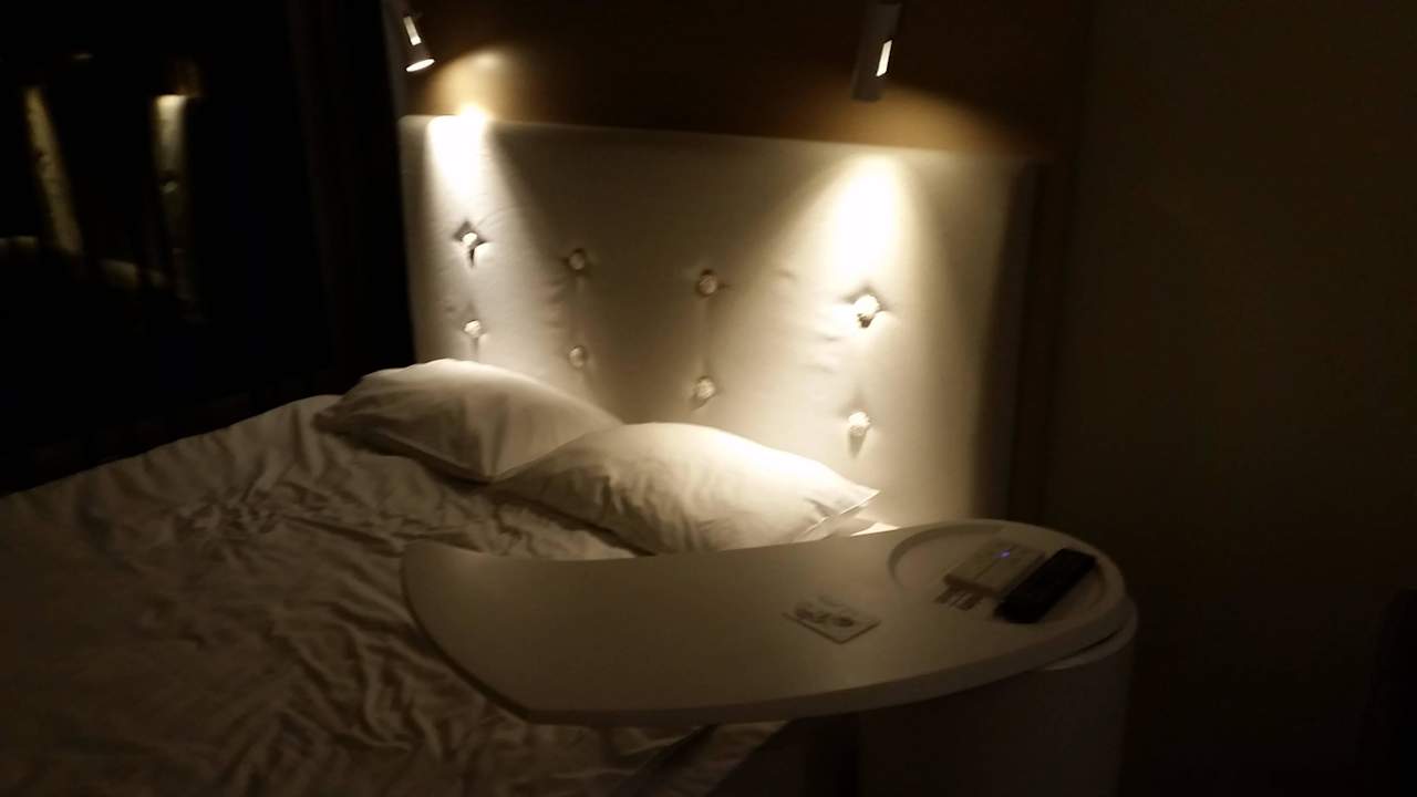 Ciasny i mały Sound Garden Hotel Airport