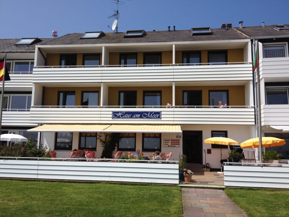 Hotel von aussen Haus am Meer