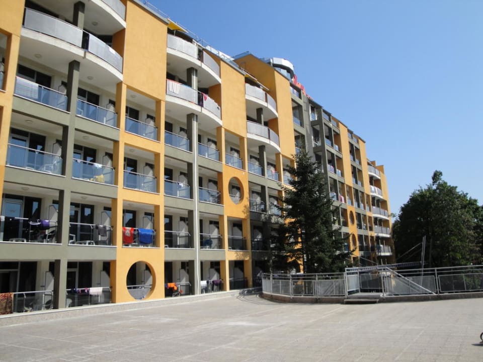 Vorderer Balkon nahe dem Beachvolleyballfeld HVD Viva Club Hotel
