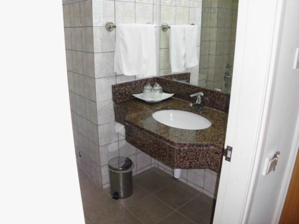 Waschbecken Constantinou Bros Athena Royal Beach Hotel