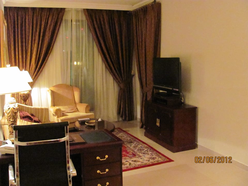 Wohnzimmer sehr geräumig Two Seasons Hotel & Apartments