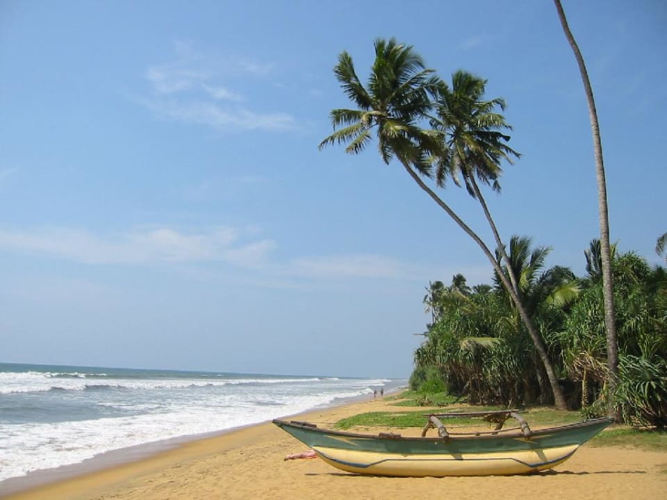 Fischerboot am Ozeanstrand Mermaid Hotel & Club