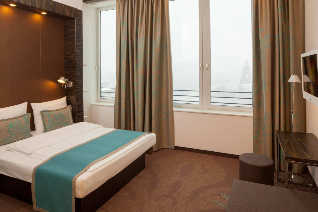Komfortzimmer  Motel One Wiesbaden