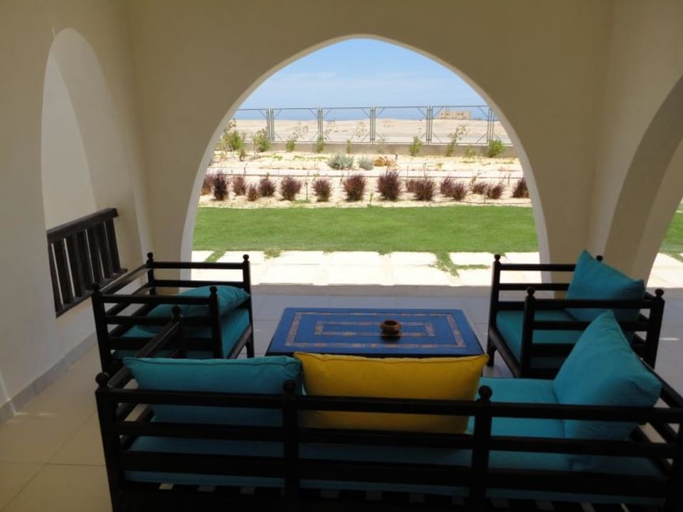 Terrasse unserer Deluxe-Suite mit Meerblick Hilton Marsa Alam Nubian Resort
