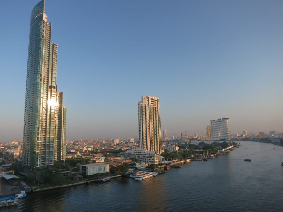 Blick aus dem Krungthep Deluxe Balcony Room Shangri-La Hotel, Bangkok
