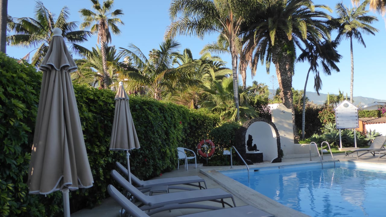 Pool Apartments Ambassador