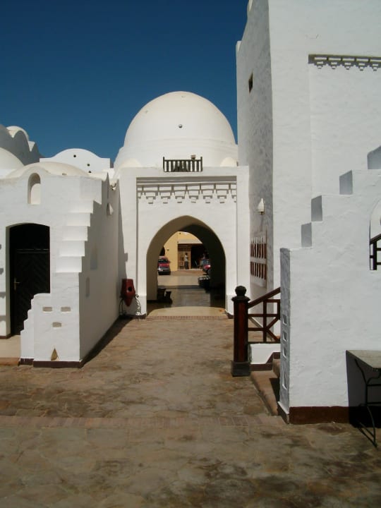 Vom Firecorner zur Tauchschule Arabella Azur Resort