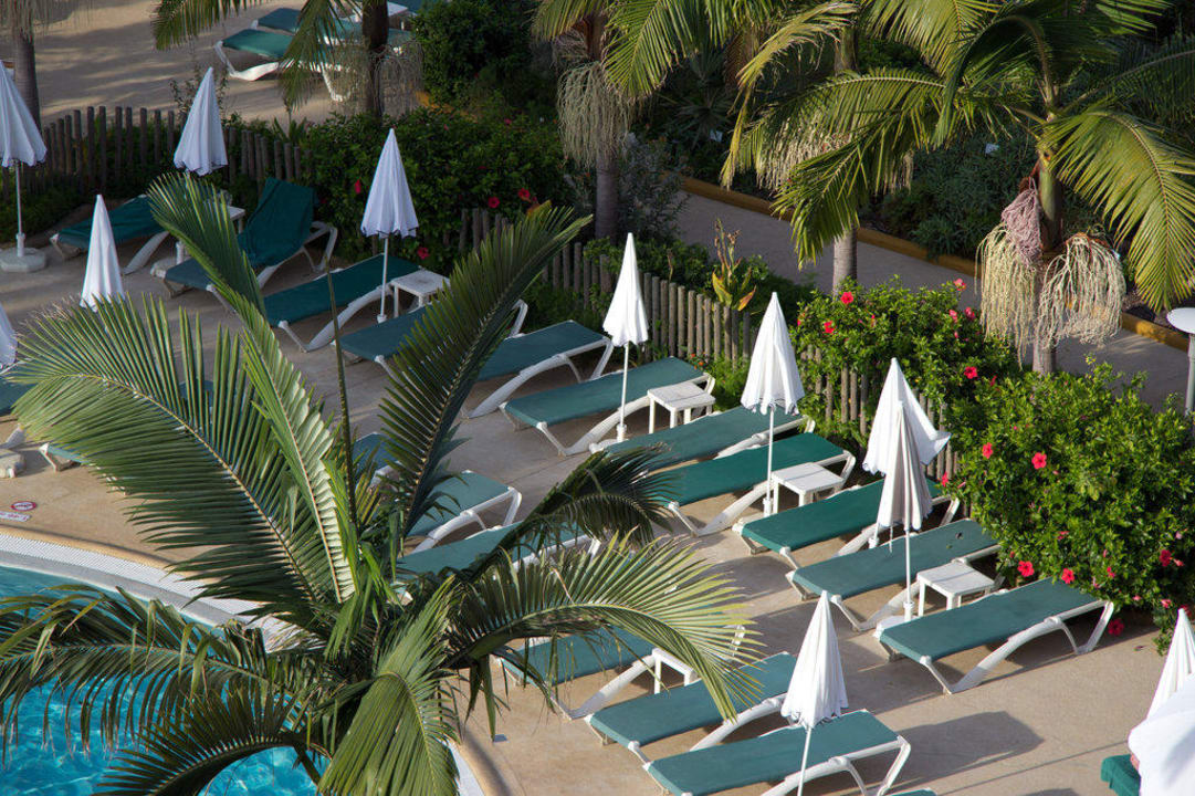 Enge der Pool - Liegen am Porto Mare Hotel Porto Mare - PortoBay