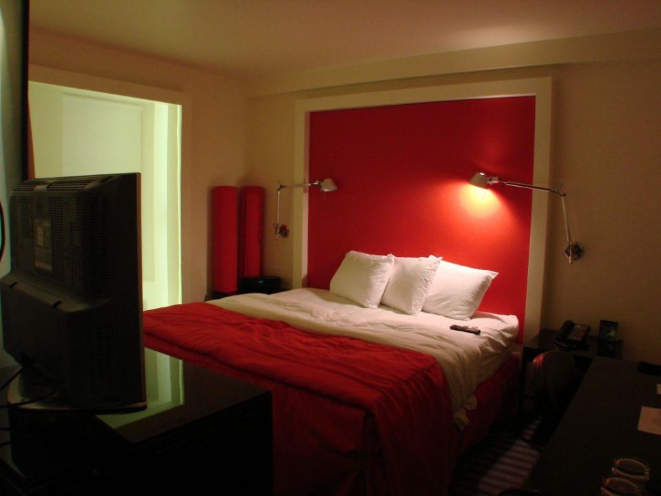 One-Bed Room Red! The Time Hotel