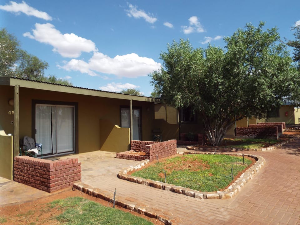 Zimmer von außen Kalahari Anib Lodge