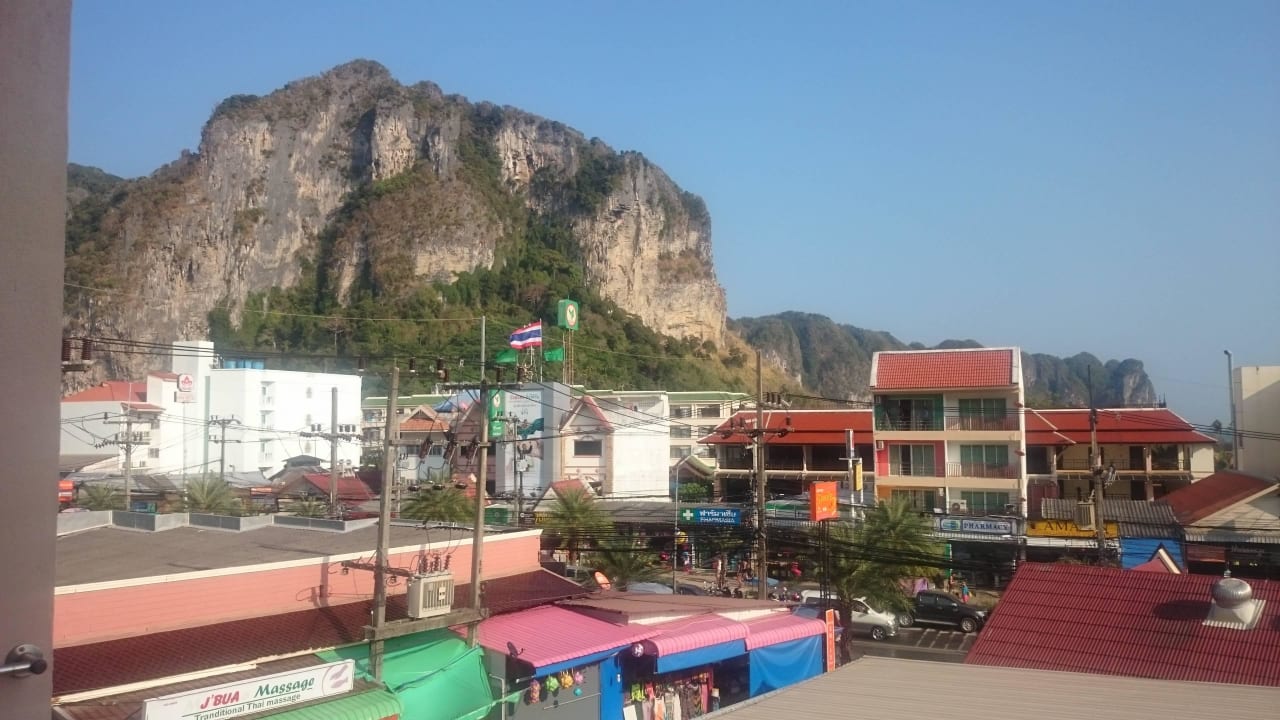 Etwas verbauter Ausblick, aber schön. J Hotel