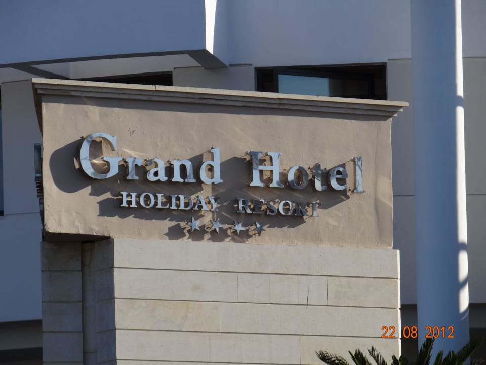 Hoteleingang Grand Hotel Holiday Resort
