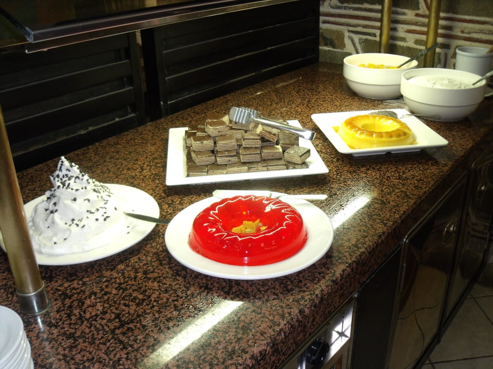 Dessert Apollonia Beach Resort & Spa