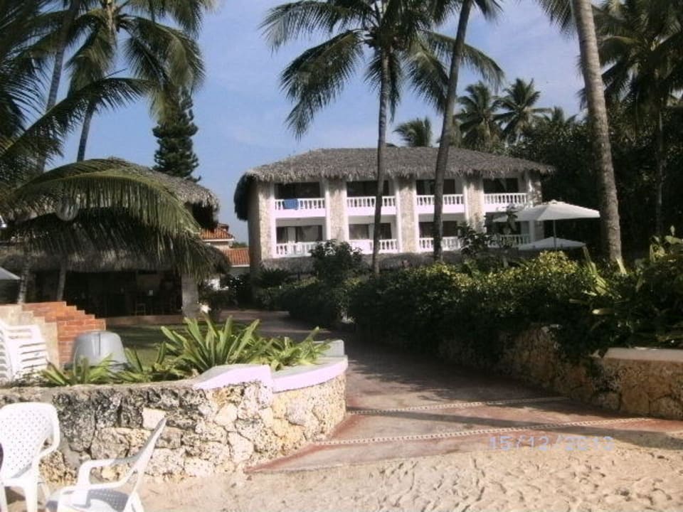 Vom Strand zum Hotel Playa Esmeralda Beach Resort