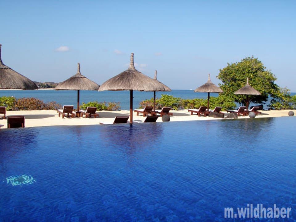 Strand beim Poolbereich Hotel The Oberoi Mauritius