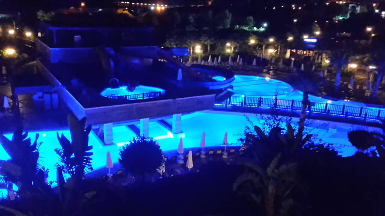  Pool bei Nacht Diamond Excellence Resort & Spa