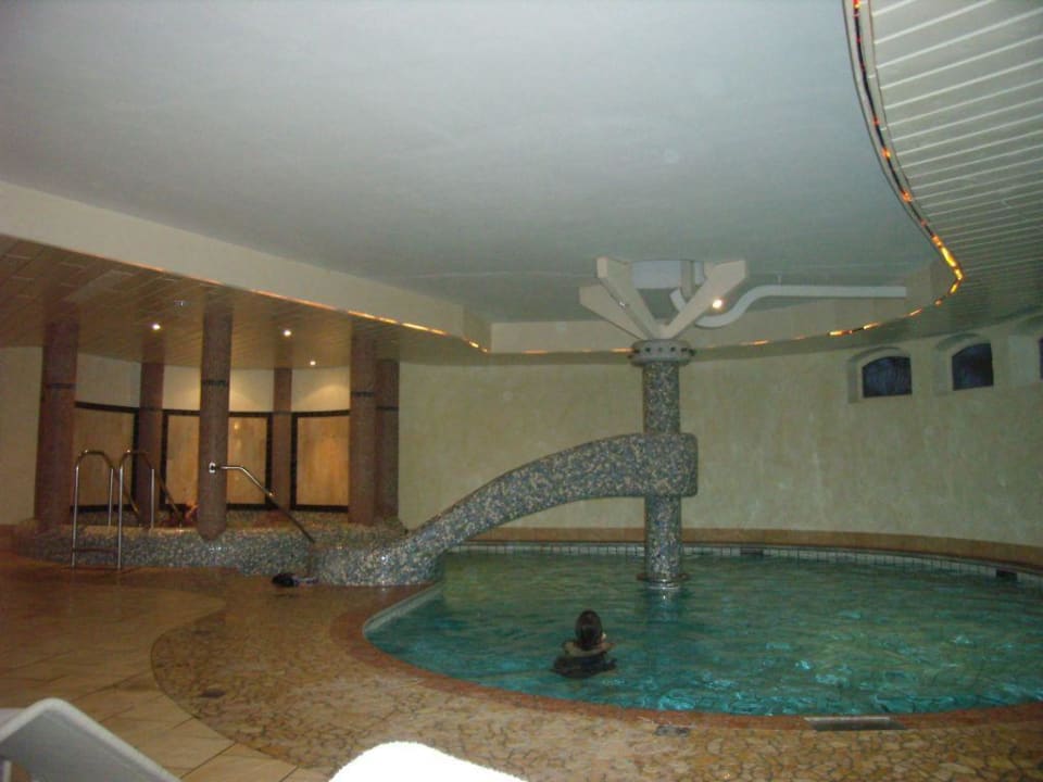 Schwimmbecken Strandhotel am Weissensee