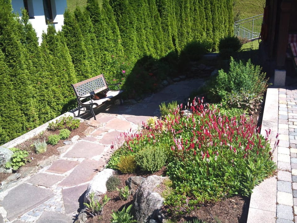 Schöne Gartenanlage Hotel Alpin Spa Tuxerhof