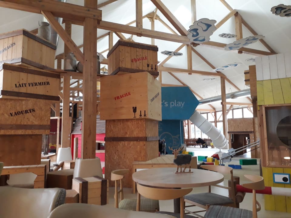 Sehr schöner Indoor-Spielplatz Villages Nature Paris