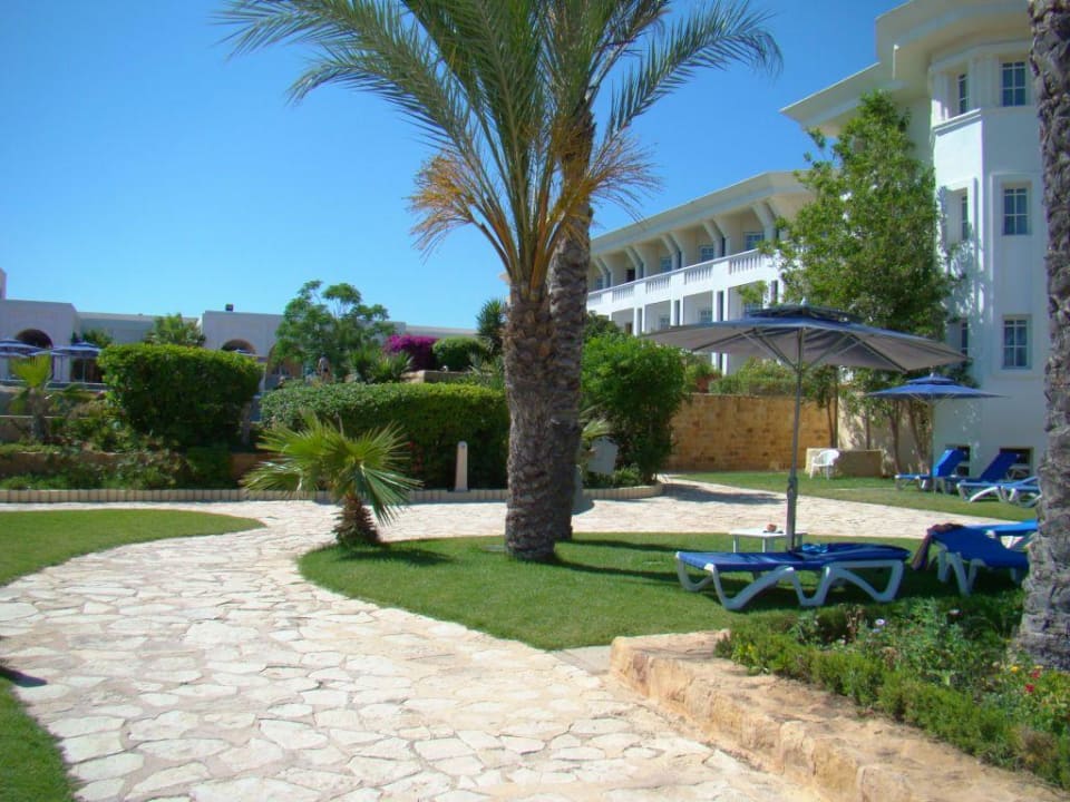 Территория отеля Hotel Medina Belisaire & Thalasso