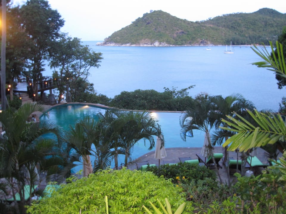 Pool mit Blick auf das Meer Panviman Resort Koh Phangan