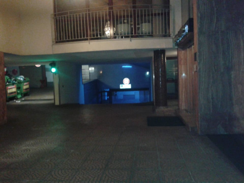 Einfahrt zur Hotelgarage Hotel Santo