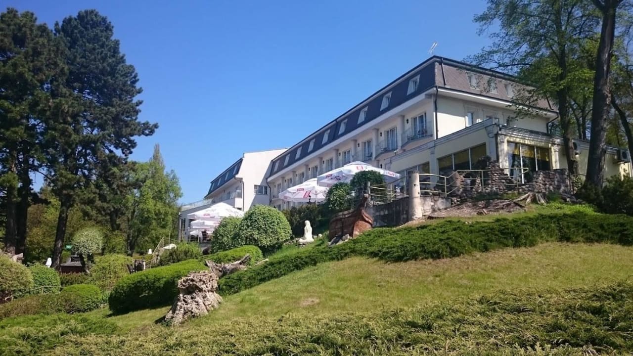 Widok od strony plaży Hotel Pietrak Wągrowiec