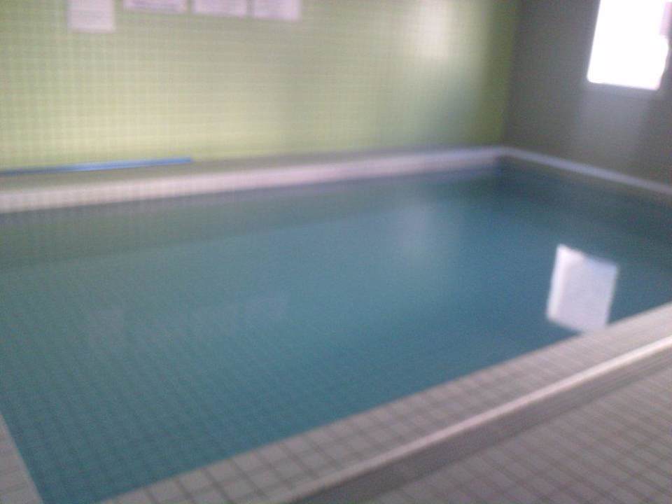 Piscine intérieur chauffée Néméa Nancy Appart'hotel