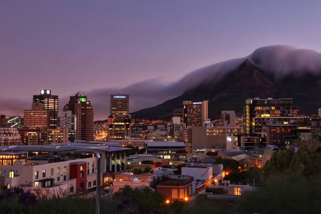 Blick über Kapstadt bei Sonnenuntergang African Elite Properties