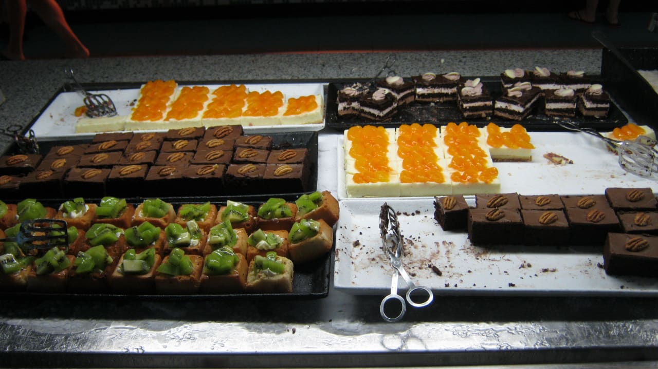Viele Kuchensorten am Abend Hotel Riu Tequila