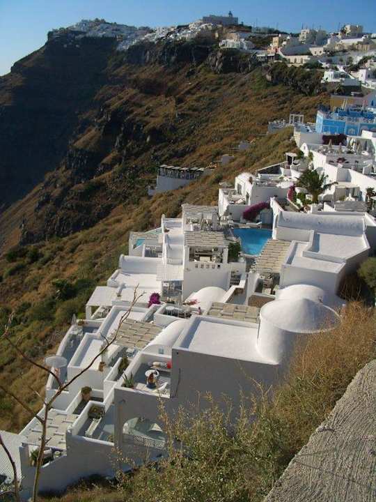 Hotel, gesehen vom Kraterrandweg Hotel Agali Houses